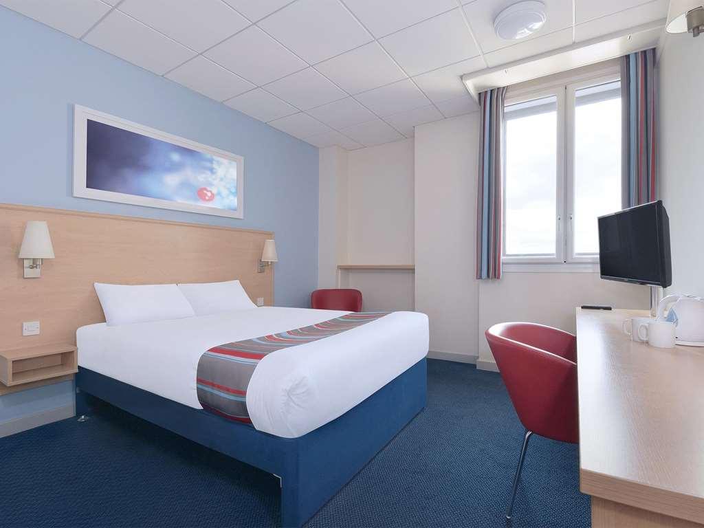 Travelodge Peterborough Central Room photo