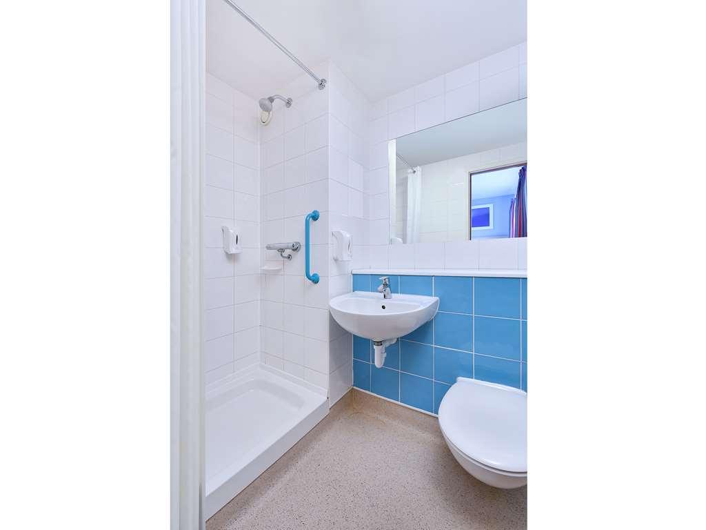 Travelodge Peterborough Central Room photo