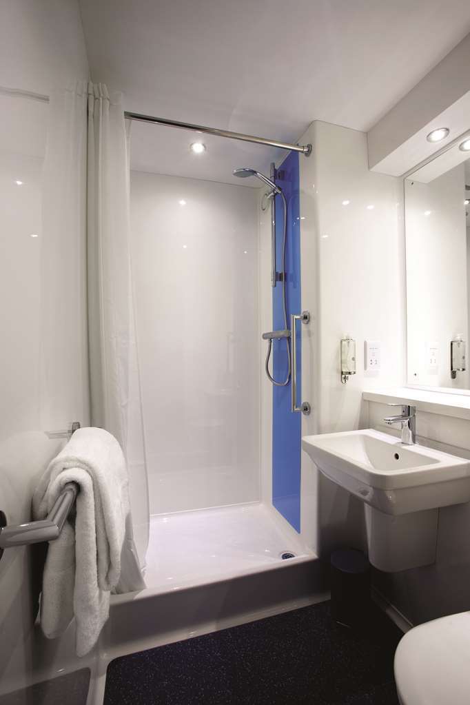 Travelodge Peterborough Central Room photo