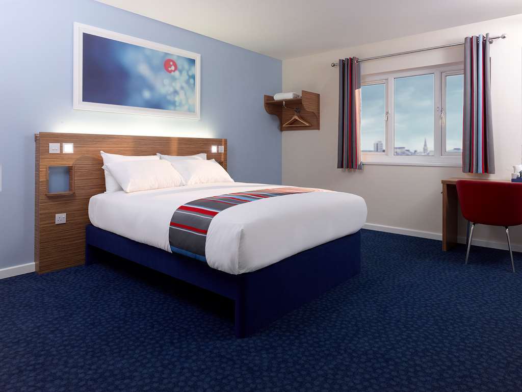 Travelodge Peterborough Central Room photo