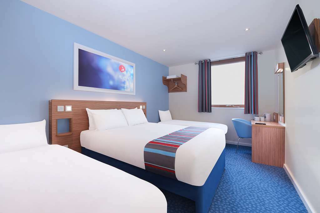 Travelodge Peterborough Central Room photo